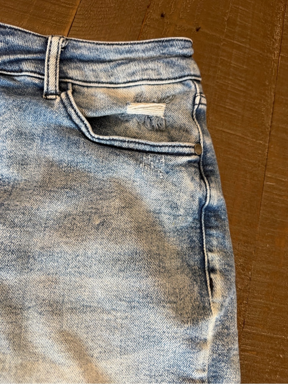 Judy Blue Light Wash Distresses Denim Shorts 1XL - Picture 4 of 10